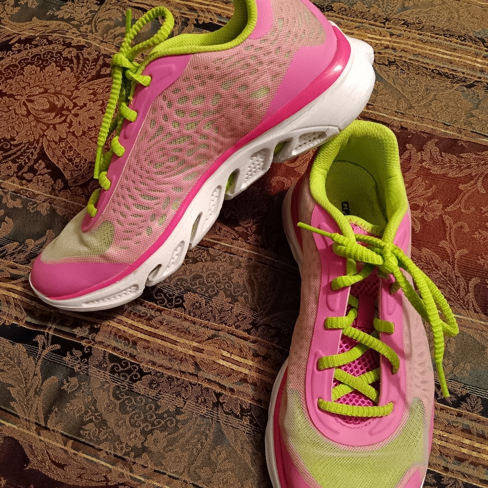 Under Armour UA Shoes (1243108-813) Color Pink/Green Preowned Women's Si…